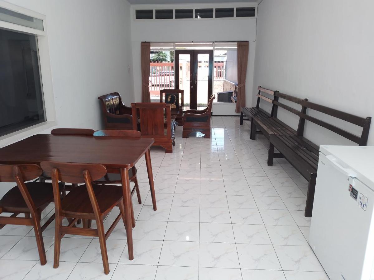 Welirang 20B Homestay - Max 2 Orang Per Kamar Маланг Экстерьер фото